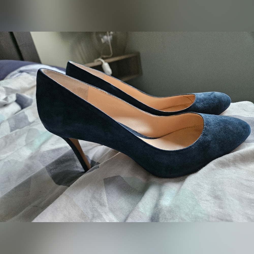 Vince Camuto navy suede heels
